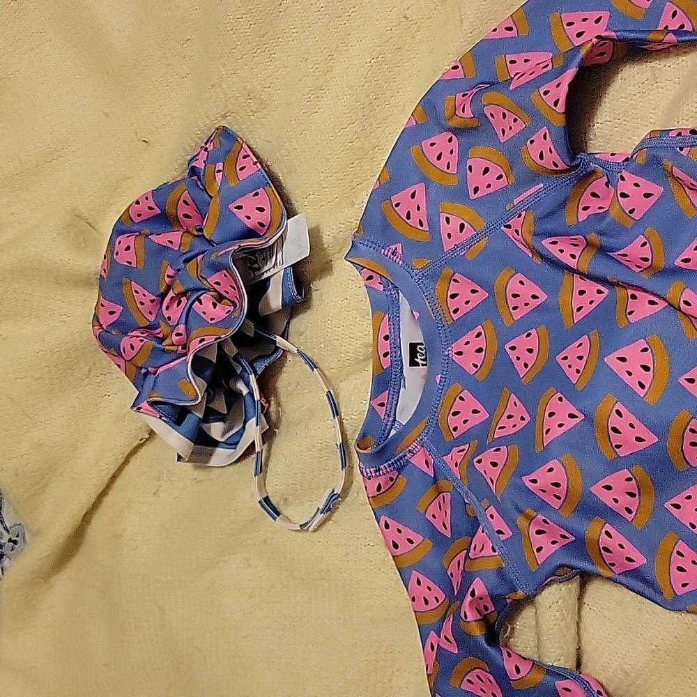Tea Collection - rash guard top and hat (swim)